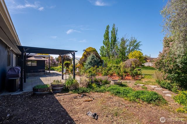 8630 Hillcrest Drive NE, Moses Lake, WA 98837