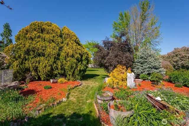 8630 Hillcrest Drive NE, Moses Lake, WA 98837