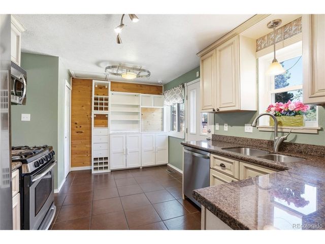 6740 Devinney St, Arvada, CO 80004