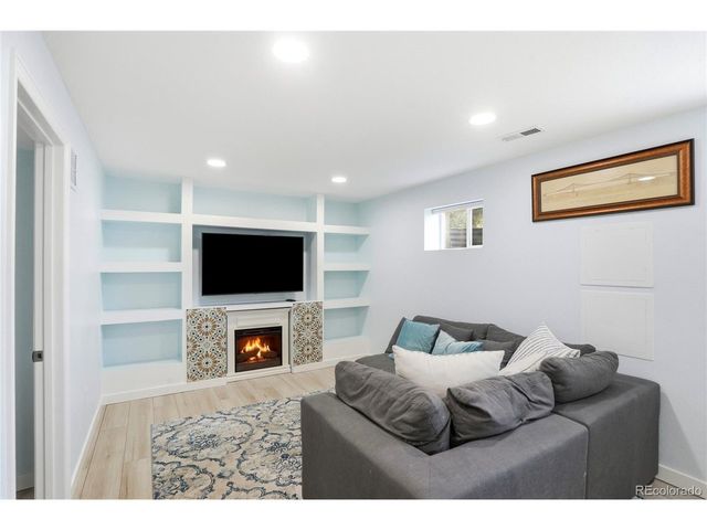 6740 Devinney St, Arvada, CO 80004