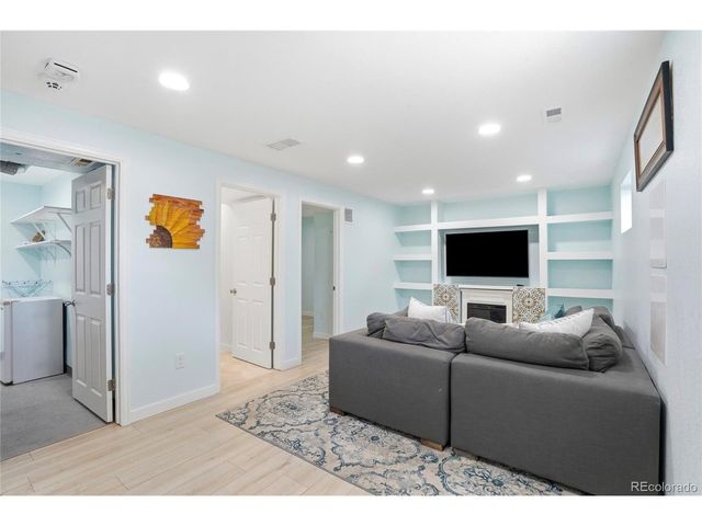 6740 Devinney St, Arvada, CO 80004