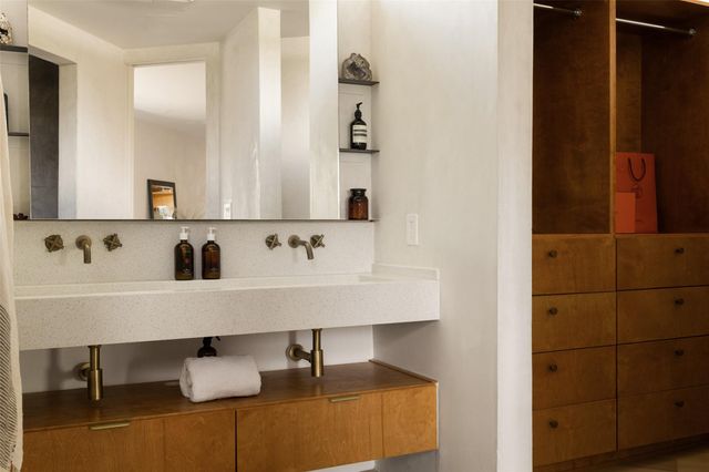 2302 E 11th ST, Austin, TX 78702