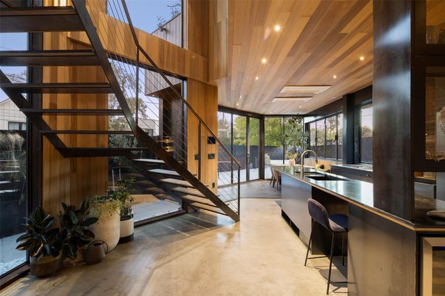 2302 E 11th ST, Austin, TX 78702