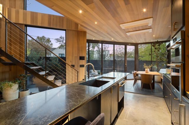 2302 E 11th ST, Austin, TX 78702