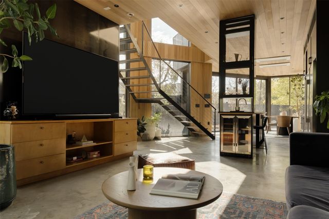 2302 E 11th ST, Austin, TX 78702