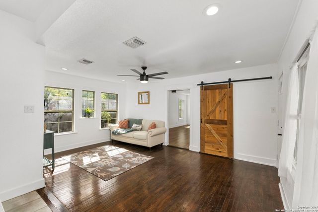 1214 W Summit Ave, San Antonio, TX 78201