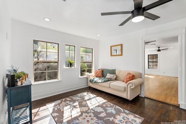 1214 W Summit Ave, San Antonio, TX 78201