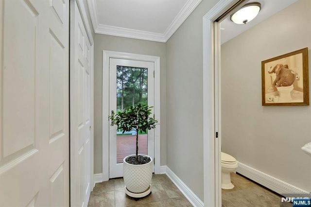 81 Chestnut Street, Allendale, NJ 07401