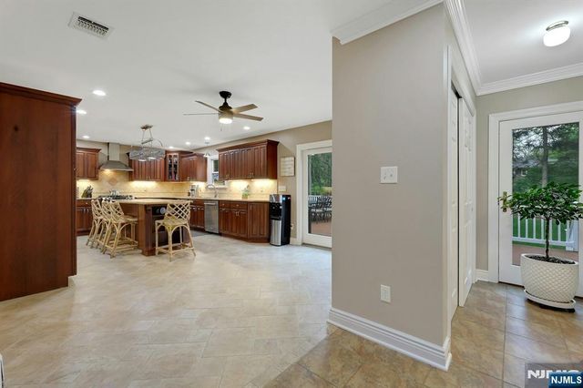 81 Chestnut Street, Allendale, NJ 07401