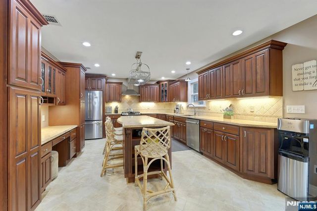 81 Chestnut Street, Allendale, NJ 07401