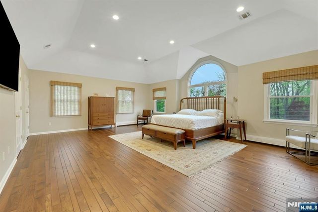 81 Chestnut Street, Allendale, NJ 07401