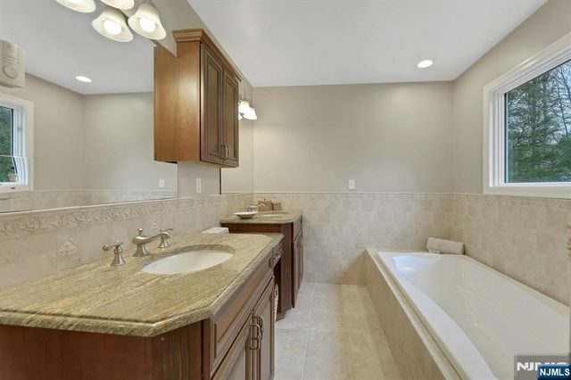 81 Chestnut Street, Allendale, NJ 07401