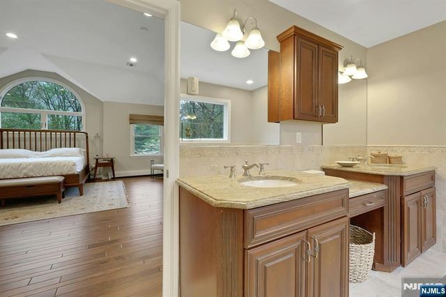 81 Chestnut Street, Allendale, NJ 07401