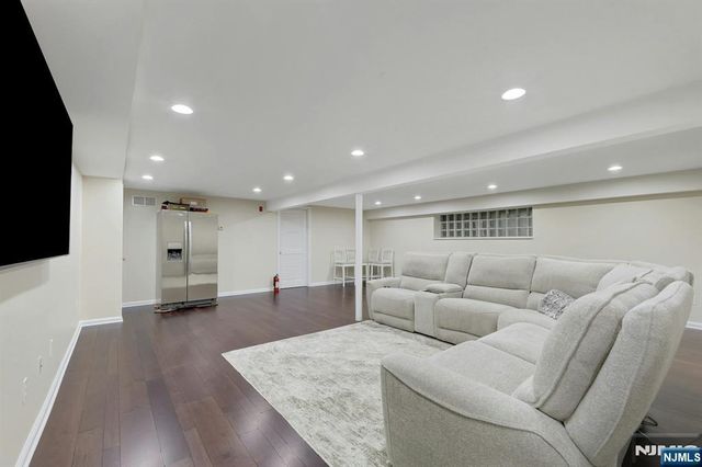 81 Chestnut Street, Allendale, NJ 07401