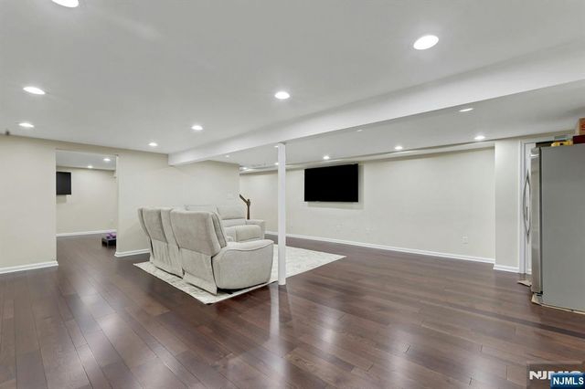 81 Chestnut Street, Allendale, NJ 07401