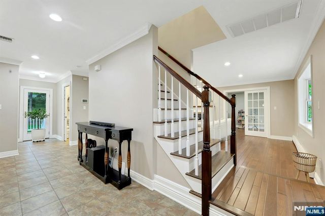 81 Chestnut Street, Allendale, NJ 07401