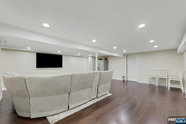 81 Chestnut Street, Allendale, NJ 07401