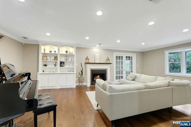 81 Chestnut Street, Allendale, NJ 07401