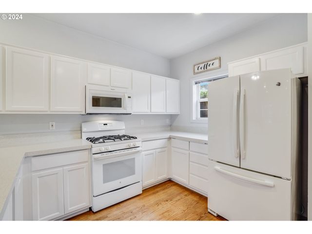 6148 S VIRGINIA Ave, Portland, OR 97239