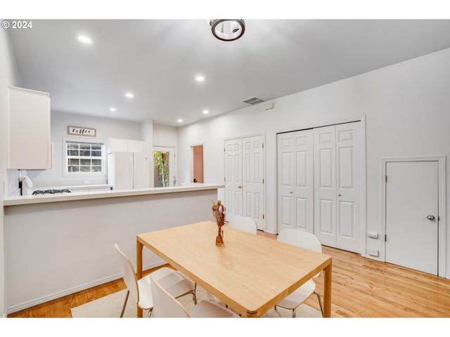 6148 S VIRGINIA Ave, Portland, OR 97239