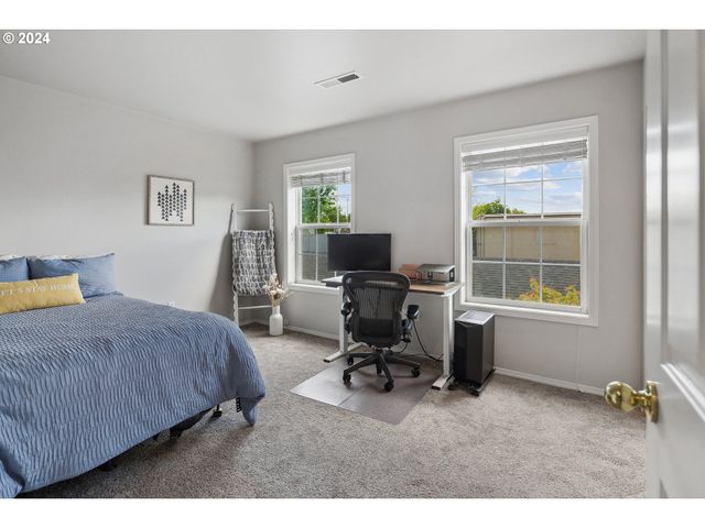 6148 S VIRGINIA Ave, Portland, OR 97239