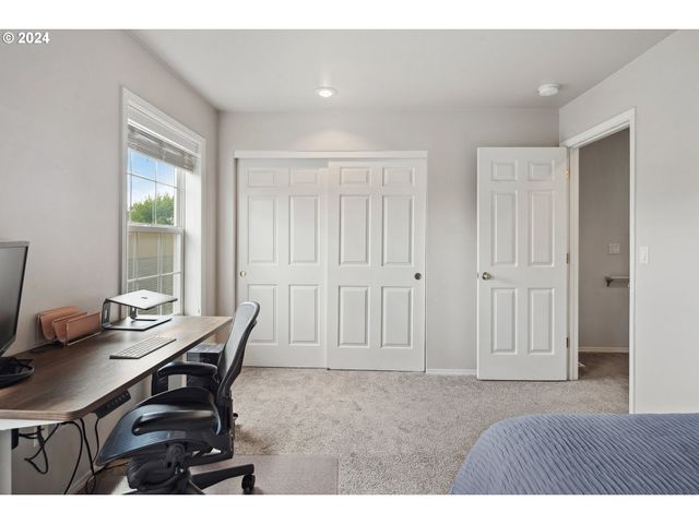 6148 S VIRGINIA Ave, Portland, OR 97239