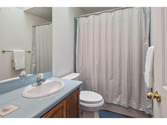 6148 S VIRGINIA Ave, Portland, OR 97239