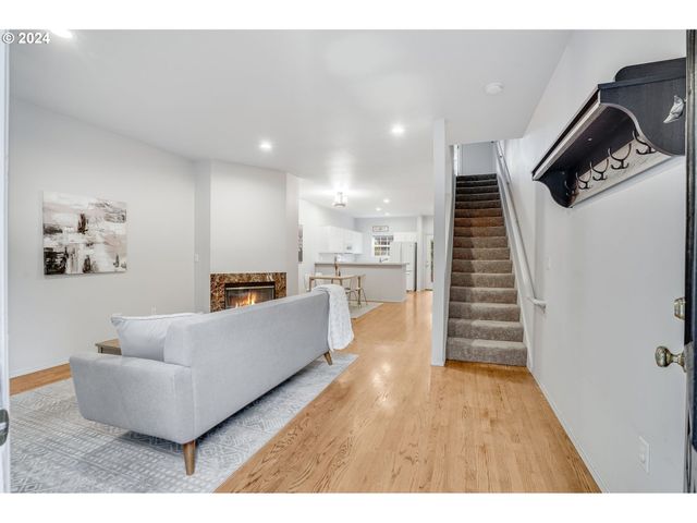 6148 S VIRGINIA Ave, Portland, OR 97239