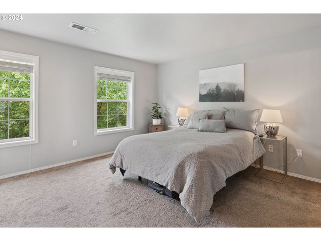 6148 S VIRGINIA Ave, Portland, OR 97239