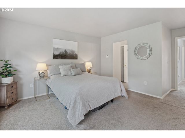 6148 S VIRGINIA Ave, Portland, OR 97239