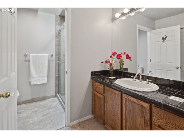 6148 S VIRGINIA Ave, Portland, OR 97239