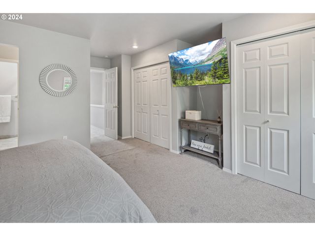 6148 S VIRGINIA Ave, Portland, OR 97239