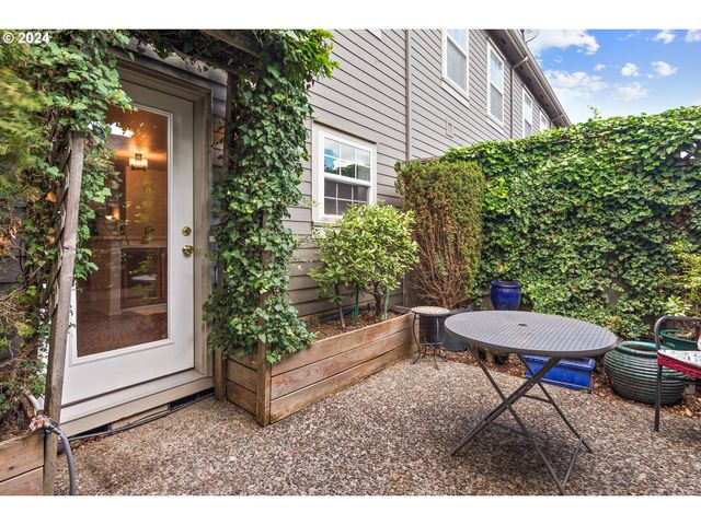 6148 S VIRGINIA Ave, Portland, OR 97239