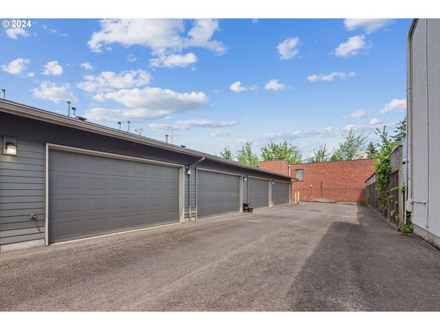 6148 S VIRGINIA Ave, Portland, OR 97239