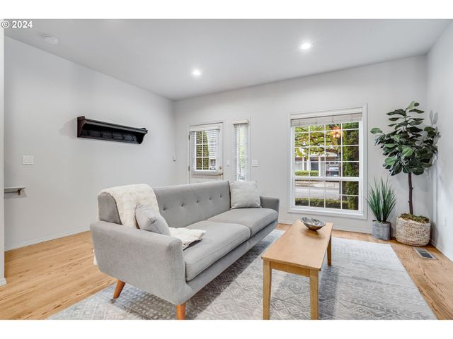 6148 S VIRGINIA Ave, Portland, OR 97239