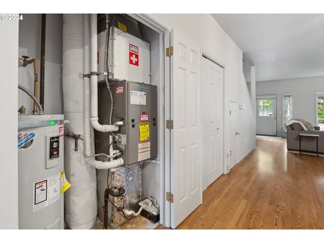 6148 S VIRGINIA Ave, Portland, OR 97239