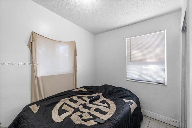 4520 SW 38th St, West Park, FL 33023