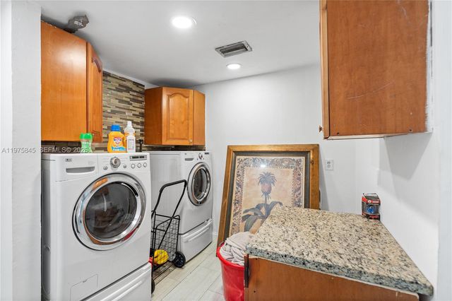 4520 SW 38th St, West Park, FL 33023