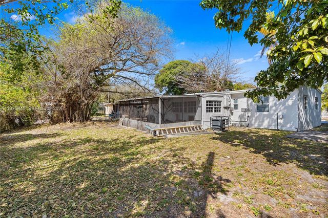 4520 SW 38th St, West Park, FL 33023