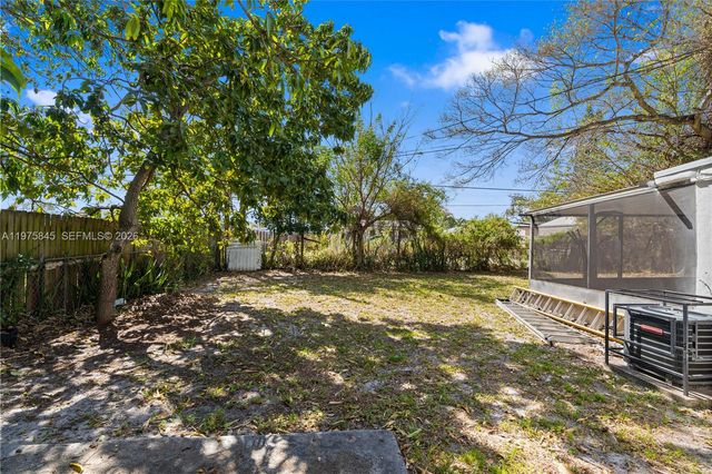 4520 SW 38th St, West Park, FL 33023