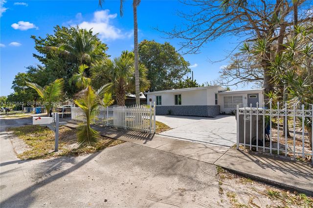 4520 SW 38th St, West Park, FL 33023