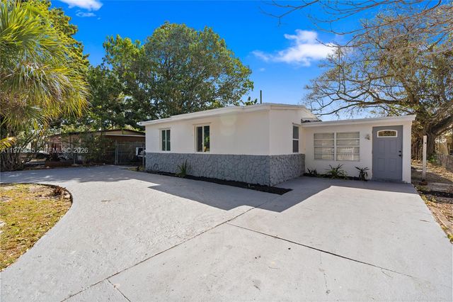 4520 SW 38th St, West Park, FL 33023