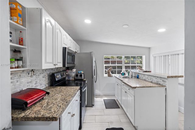 4520 SW 38th St, West Park, FL 33023