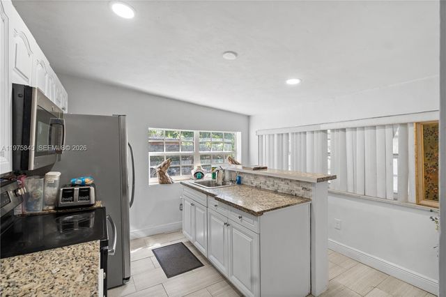 4520 SW 38th St, West Park, FL 33023