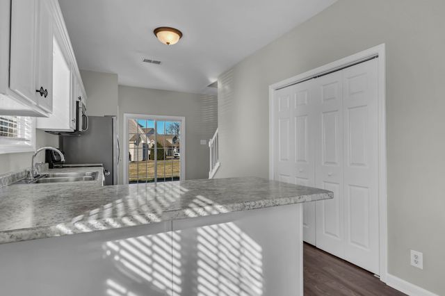 91 John Sevier Ave, Clarksville, TN 37040