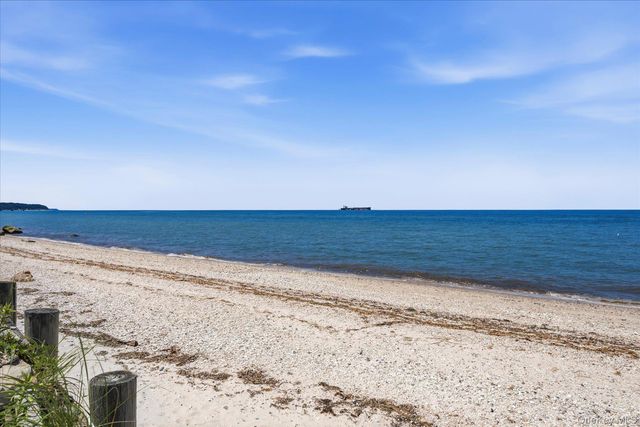900 Sound Shore Road, Jamesport, NY 11947