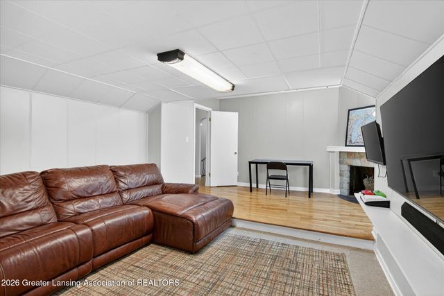 125 W Riverside Street, Williamston, MI 48895