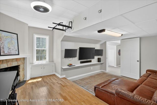 125 W Riverside Street, Williamston, MI 48895
