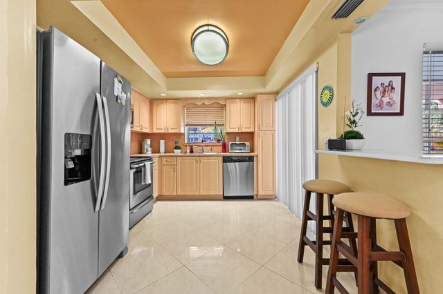 200 NE 12th Avenue 3a, Hallandale Beach, FL 33009