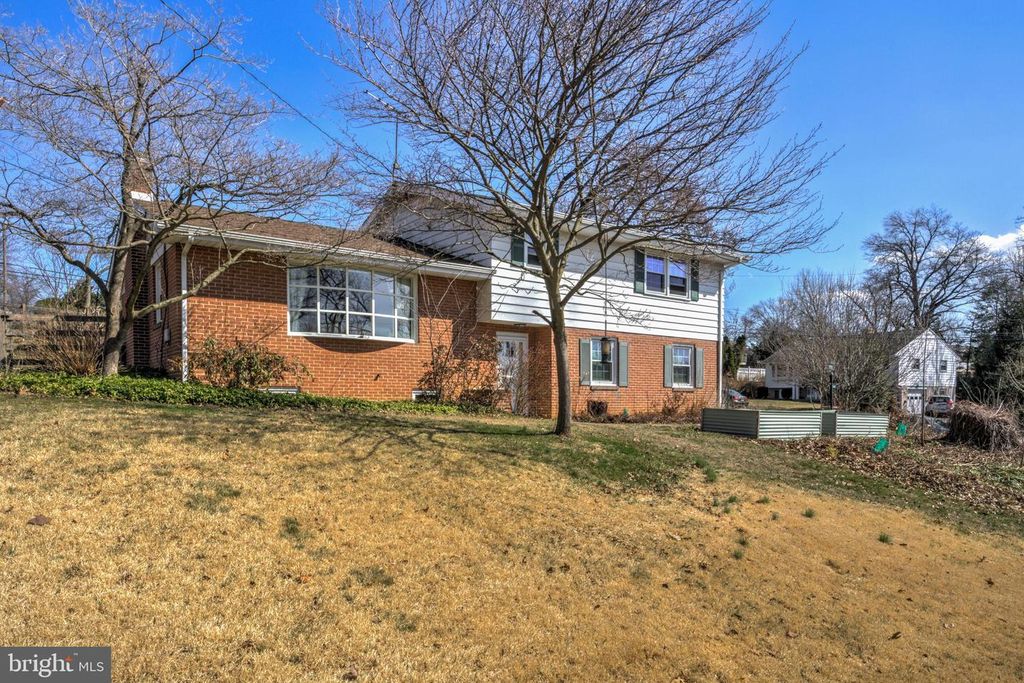 1146 HERMOSA AVE, Lancaster, PA 17601